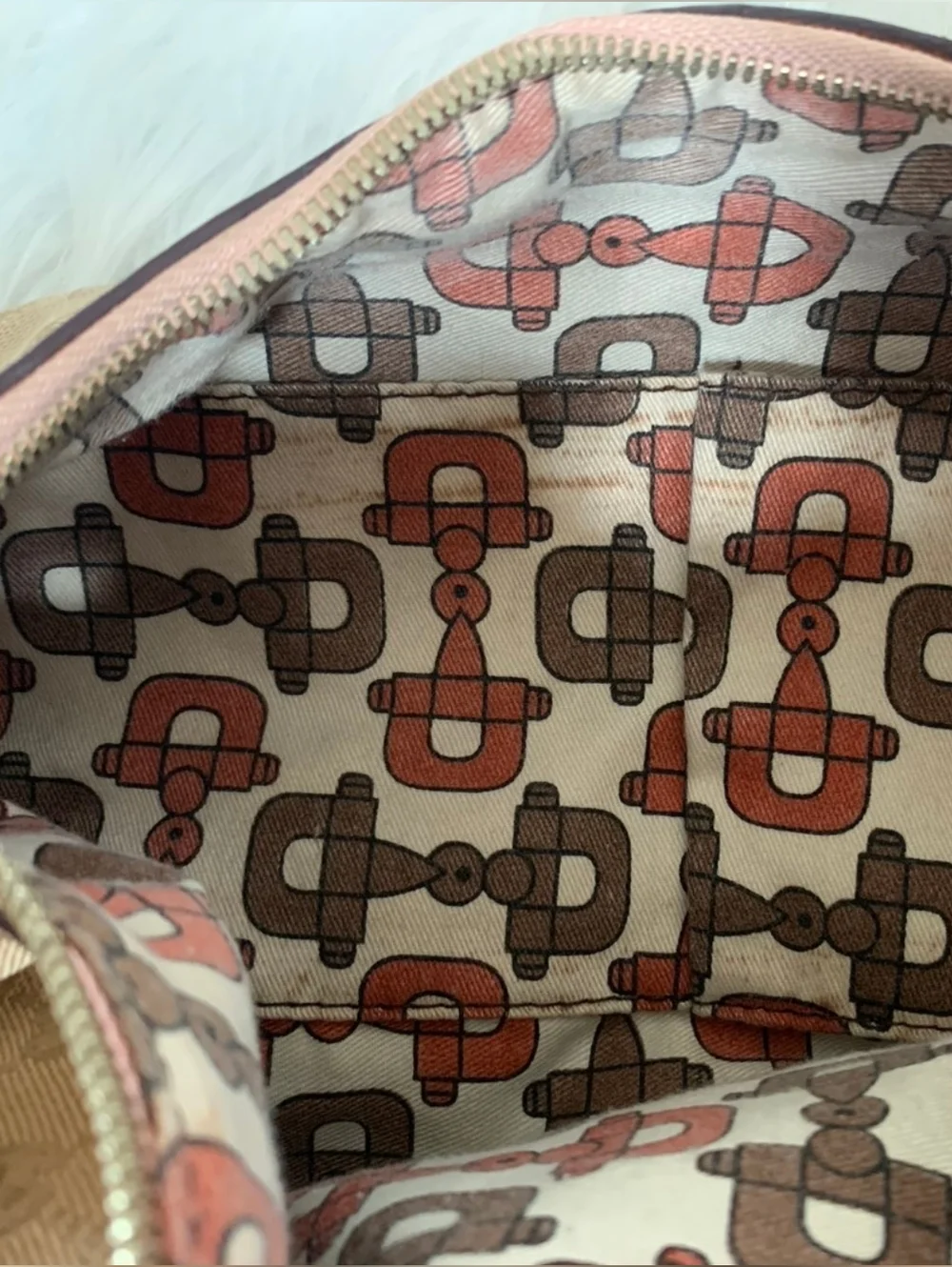 GUCCI/Ebony GG Canvas Interlocking G Medium Hobo Bag. - Picture 6 of 16
